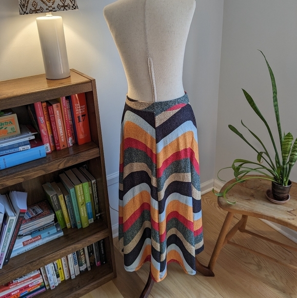 Zig Zag Skirt | Flowy | Midi | Blue, Orange, Red, Green, Beige | Size 6 or 8 - Picture 4 of 7